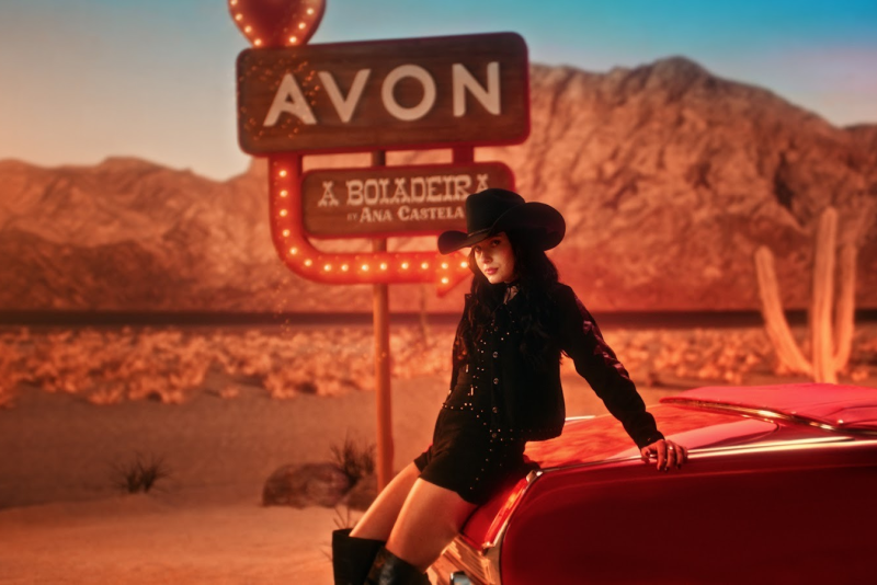 Avon e VML Brasil lançam campanha 'Sua rotina vira um palco' para apresentar a coleção A Boiadeira by Ana Castela