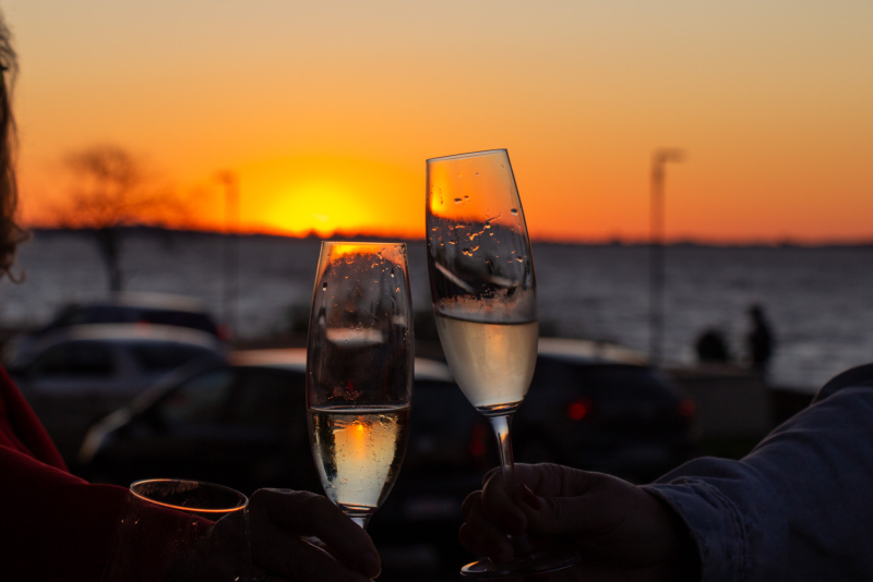 Neste domingo (07), acontece roda de samba ao pôr do sol que celebra fim de 2025 no Café Iberê, em Porto Alegre