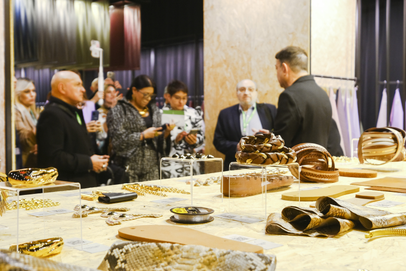 <br />
<b>Notice</b>:  Undefined variable: lnb in <b>/home/u642903088/domains/supertransado.com.br/public_html/site/app/views/artigo.php</b> on line <b>228</b><br />
<br />
<b>Notice</b>:  Trying to get property 'TITULO' of non-object in <b>/home/u642903088/domains/supertransado.com.br/public_html/site/app/views/artigo.php</b> on line <b>228</b><br />
