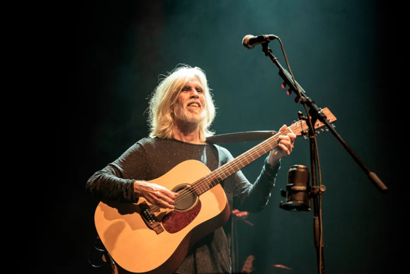 Oswaldo Montenegro celebra 70 anos com o retorno da turnê 'Dança dos Signos' em agosto no Teatro do Bourbon Country em Porto Alegre