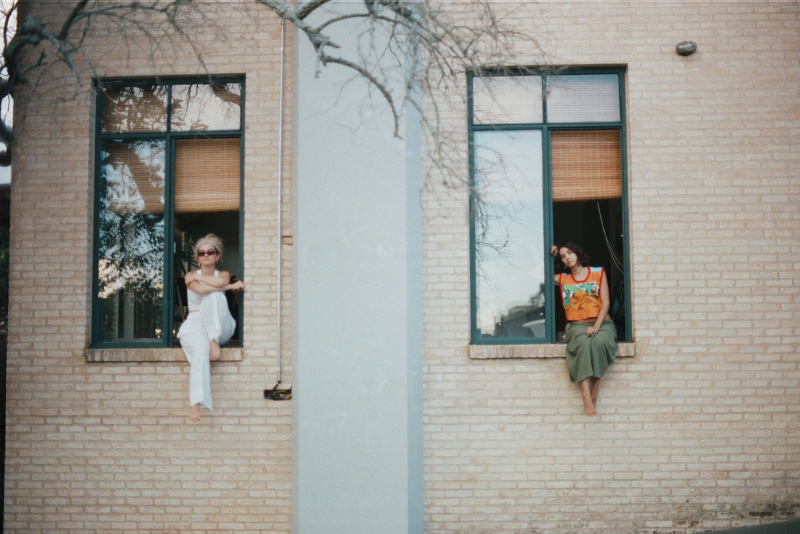 O duo ANAVITÓRIA retorna a Porto Alegre com a turnê 'claraboia' em show intimista no Auditório Araújo Vianna em julho