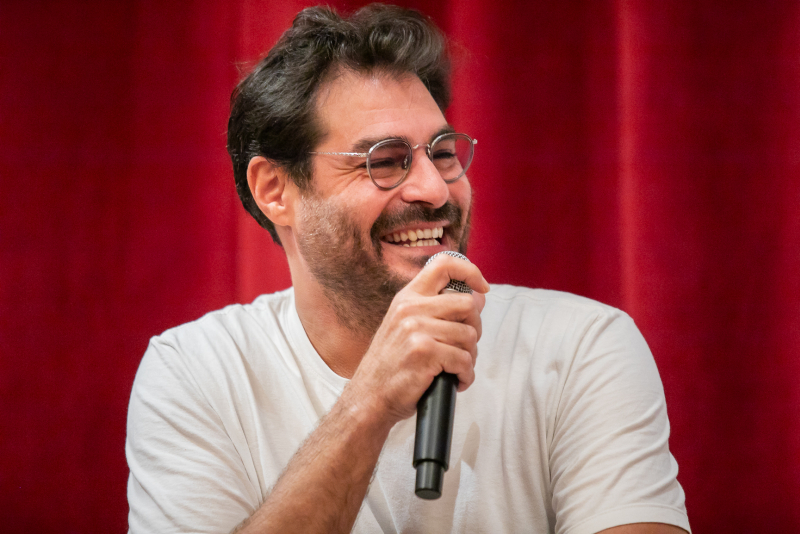 Thiago Lacerda apresenta 'O Amor Natural' no Teatro do SESC Canoas com leitura cênica de poemas de Carlos Drummond de Andrade