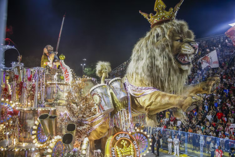 Viradouro domina desfile do grupo especial e conquista o Estandarte de Ouro como melhor escola do Carnaval 2026 no Rio de Janeiro
