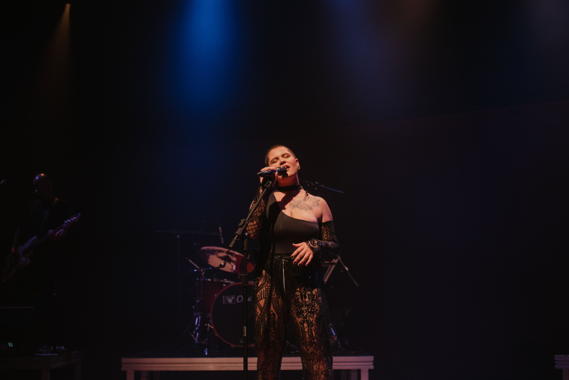 Gabriela Lery apresenta show 'Meio do Caminho' em abril no Teatro Renascença em Porto Alegre