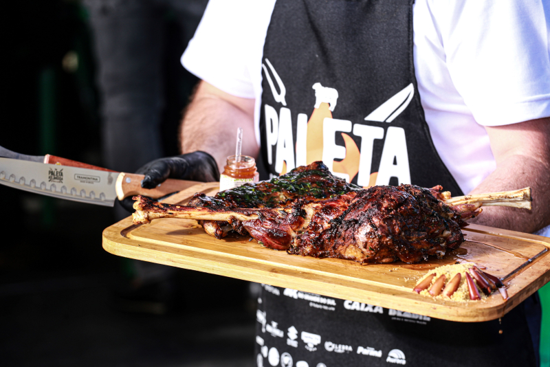 Paleta Atlântida retorna a Porto Alegre maior do que nunca e transforma o Cais Mauá em palco do churrasco gaúcho