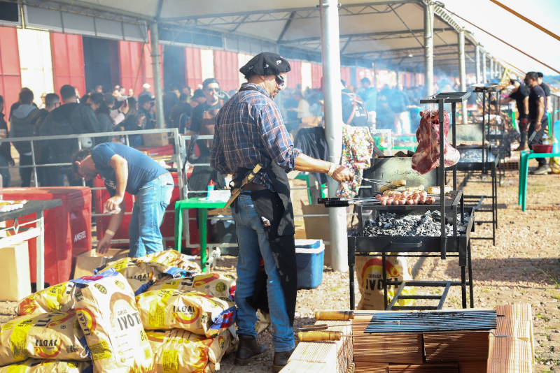 Paleta Atlântida Porto Alegre chega a sua segunda edição e reúne churrasco, música e festa no Cais Mauá neste sábado (25)