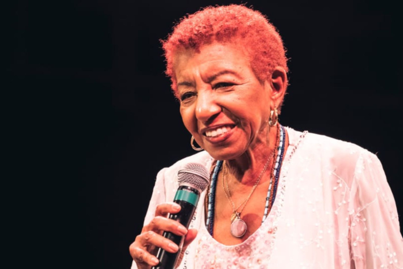 Com mais de cinco décadas de carreira, Leci Brandão se apresenta em Porto Alegre com espetáculo que celebra a história do samba