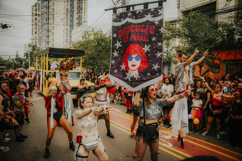 Carnaval Fora de Época leva blocos, música ao vivo e entrada gratuita ao Parque Harmonia em Porto Alegre, neste domingo (17)
