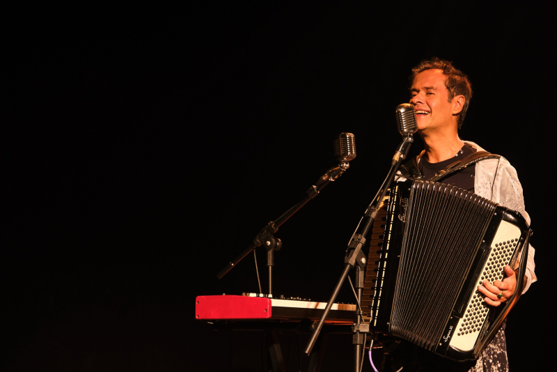 Palco Giratório 2026 - Marcelo Jeneci apresenta show especial em duas sessões no Teatro Simões Lopes Neto