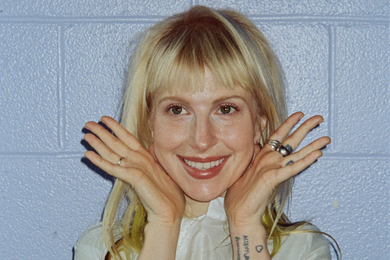 A cantora Hayley Williams confirma show extra no Brasil após ingressos esgotarem em São Paulo