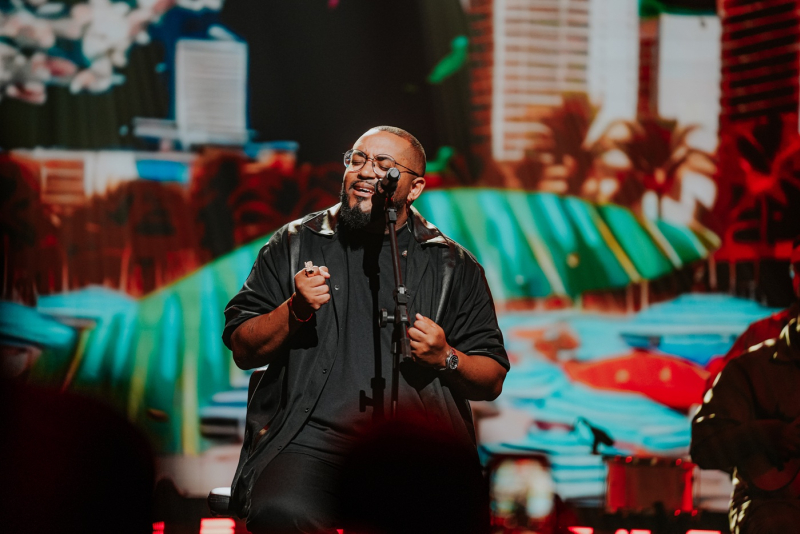 Tiee e Thiago Soares trazem shows completos para Porto Alegre em noite histórica de samba e pagode no Auditório Araújo Vianna