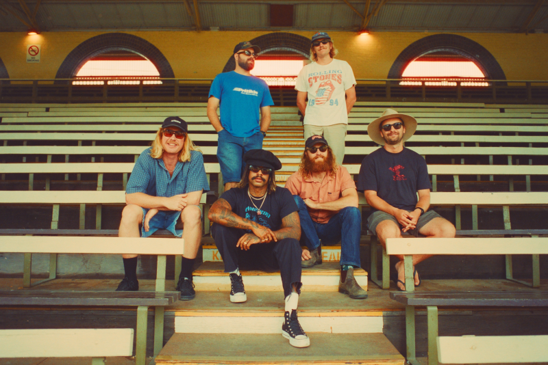 Sexteto australiano, Ocean Alley faz estreia em Porto Alegre com turnê do novo álbum 'Love Balloon' em novembro