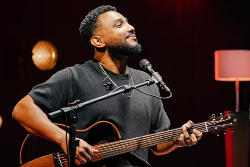 Eli Soares apresenta a turnê 'Brasil' em Porto Alegre com show no Teatro do Bourbon Country em agosto